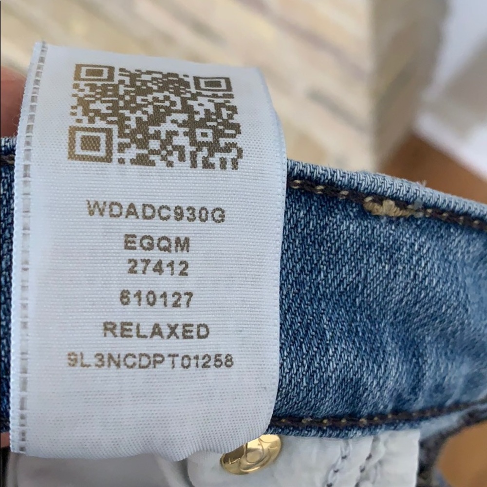 True Religion Mid-Rise Relaxed Ombré Hem Boyfriend Jean 28 - Picture 12 of 13